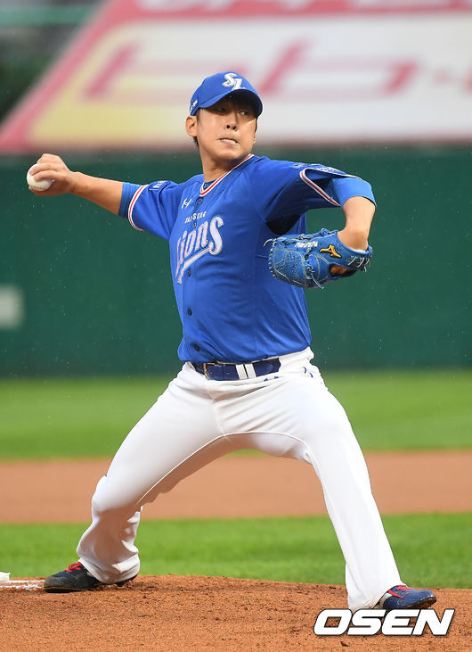 1회말 삼성 윤성환이 역투하고 있다. /youngrae@osen.co.kr