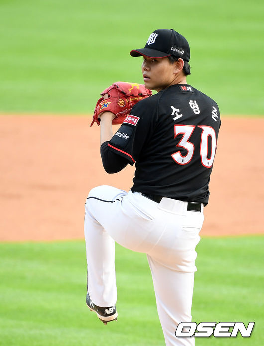 1회말 KT 소형준이 역투하고 있다. /jpnews@osen.co.kr