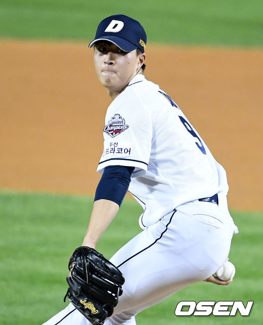 16일 오후 서울 잠실야구장에서 ‘2020 신한은행 SOL KBO리그’ 두산 베어스와 KT 위즈의 경기가 열렸다.9회초 두산 최세창이 역투하고 있다. /jpnews@osen.co.kr