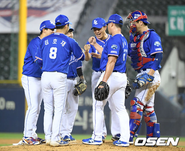 삼성 선수들이 승리를 기뻐하고 있다. /cej@osen.co.kr