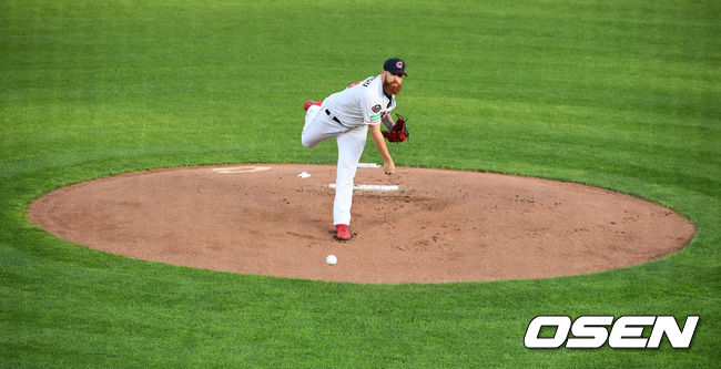 1회초 롯데 스트레일리가 역투하고 있다. /jpnews@osen.co.kr