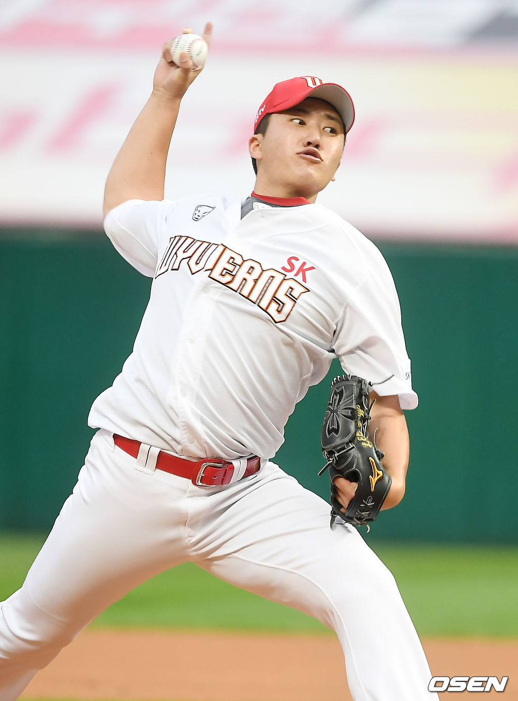 SK 이건욱이 역투하고 있다. /youngrae@osen.co.kr