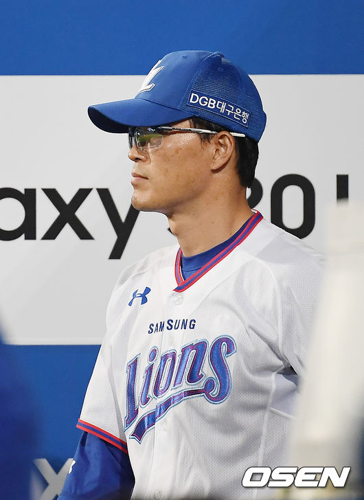 30일 오후 대구 삼성라이온즈파크에서 '2020 신한은행 SOL KBO리그' 삼성 라이온즈와 한화 이글스의 경기가 열렸다.삼성 허삼영 감독이 경기를 지켜보고 있다. /youngrae@osen.co.kr