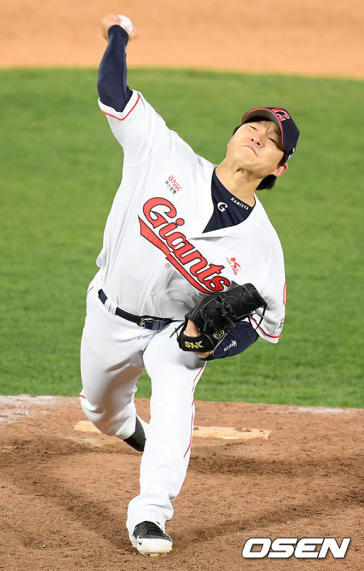 9회초 마운드에 오른 롯데 박시영이 힘차게 공을 뿌리고 있다. / rumi@osen.co.kr