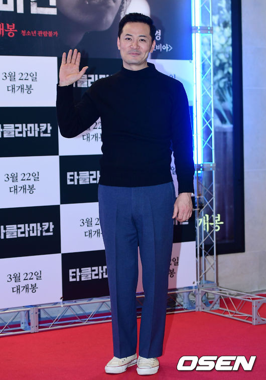 배우 김창옥이 포즈를 취하고 있다. /pjmpp@osen.co.kr