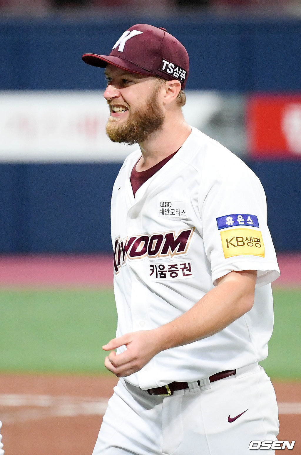 4회초를 마친 키움 요키시가 환하게 미소지으며 덕아웃으로 향하고 있다. /rumi@osen.co.kr