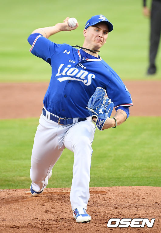 14일 오후 대전 한화생명이글스파크에서 '2020 신한은행 SOL KBO리그' 한화 이글스와 삼성 라이온즈의 경기가 열렸다.1회말 삼성 뷰캐넌이 역투하고 있다. /youngrae@osen.co.kr