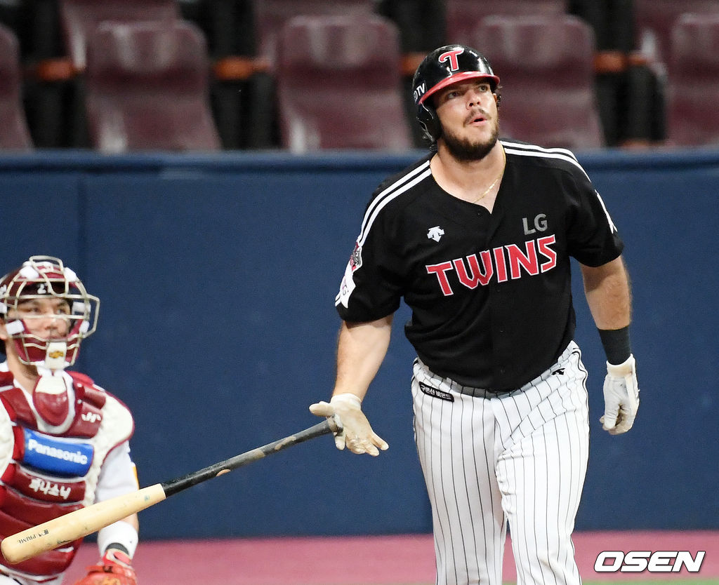 8회초 2사 LG 라모스가 우월 재역전 솔로홈런을 날리고 있다. 3게임 연속 홈런. 시즌26호 . /rumi@osen.co.kr