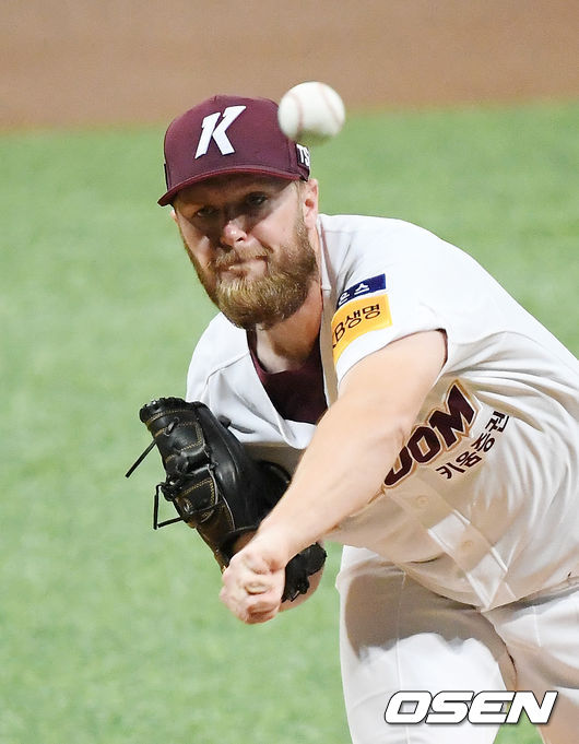 키움 선발 요키시가 마운드 위에서 힘차게 공을 뿌리고 있다. /rumi@osen.co.kr