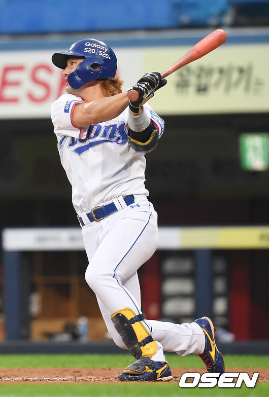 30일 오후 대구 삼성라이온즈파크에서 '2020 신한은행 SOL KBO리그' 삼성 라이온즈와 한화 이글스의 경기가 열렸다.3회말 2사 삼성 김상수가 안타를 때려내고 있다. /youngrae@osen.co.kr