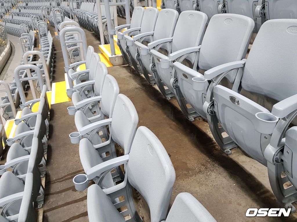 빗물이 떨어지는 고척스카이돔 /fpdlsl72556@osen.co.kr