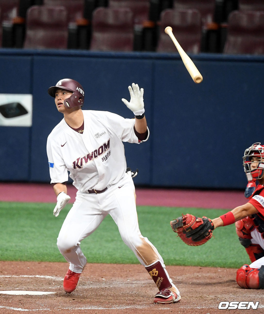 8회말 1사 1,2루에서 키움 허정협이 역전 스리런포를 날리고 있다. /jpnews@osen.co.kr