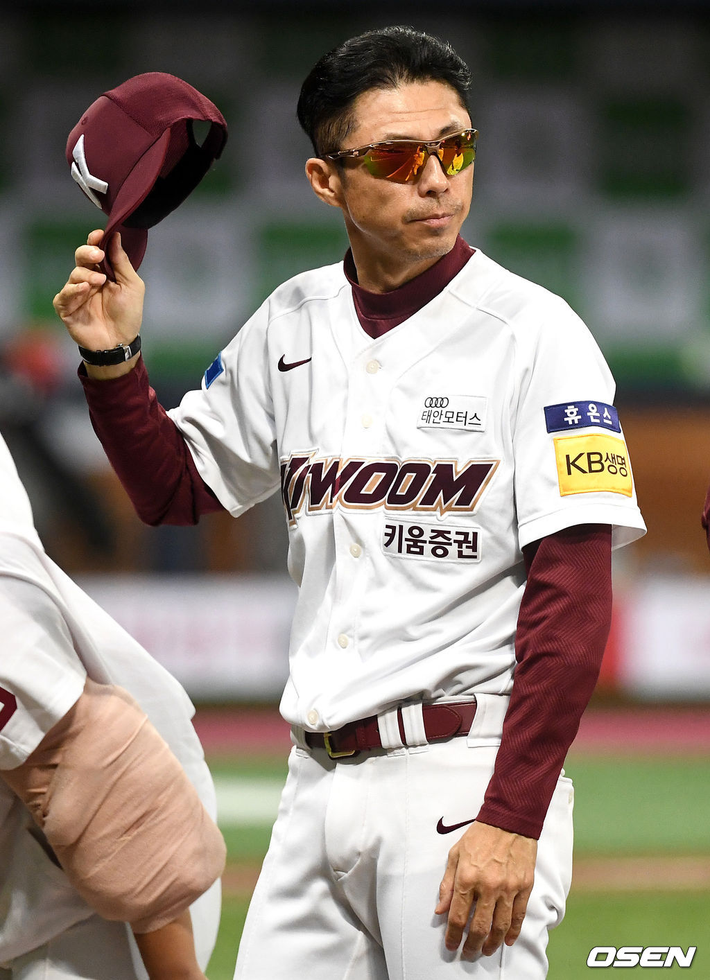 승리한 키움 손혁 감독이 팬들에게 인사하고 있다. / dreamer@osen.co.kr