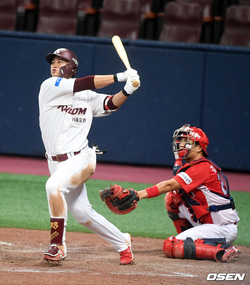 8회말 1사 1,2루에서 키움 허정협이 역전 스리런포를 날리고 있다. /jpnews@osen.co.kr