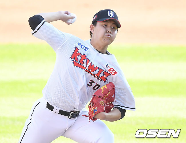 1회초 KT 소형준이 역투하고 있다. /youngrae@osen.co.kr