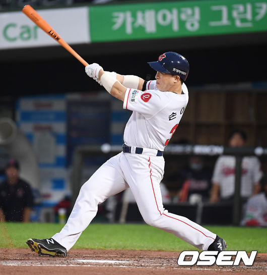 3회말 2사 롯데 손아섭이 안타를 때려내고 있다. /youngrae@osen.co.kr