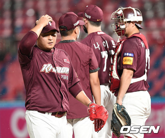 4회말 1사 2,3루 키움 양기현이 강판되고 있다. /youngrae@osen.co.kr
