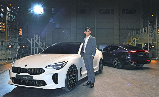 배우 고수와 스팅어 마이스터.