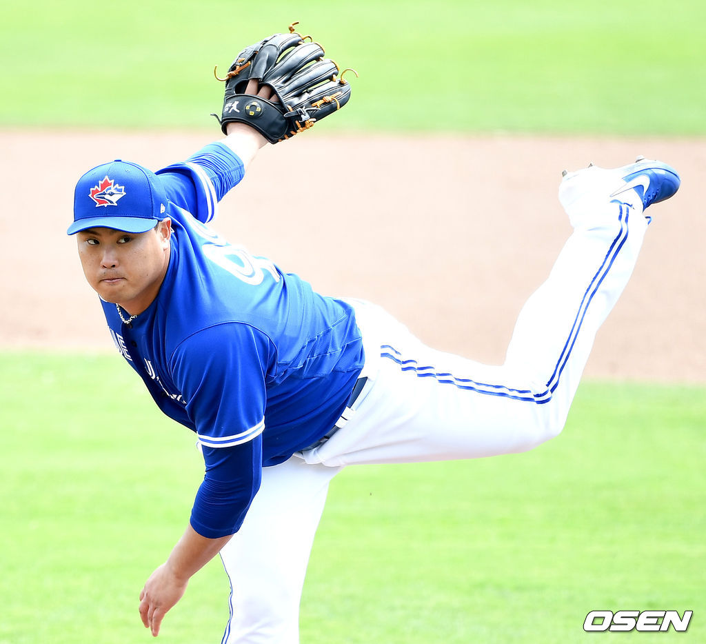 토론토 선발 류현진이 힘차게 공을 뿌리고 있다. /dreamer@osen.co.kr
