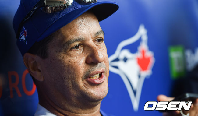 토론토 몬토요 감독이 인터뷰를 하고 있다. /  soul1014@osen.co.kr