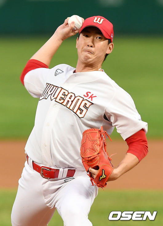 1회초 SK 문승원이 역투하고 있다. /youngrae@osen.co.kr