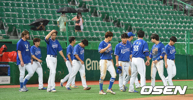 패배한 삼성 선수들이 아쉬워하고 있다. /youngrae@osen.co.kr