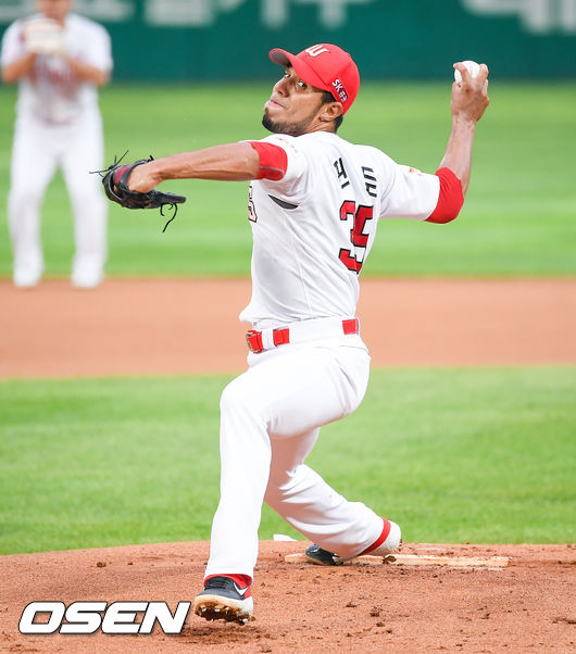 1회초 SK 선발투수 핀토가 역투하고 있다. / soul1014@osen.co.kr