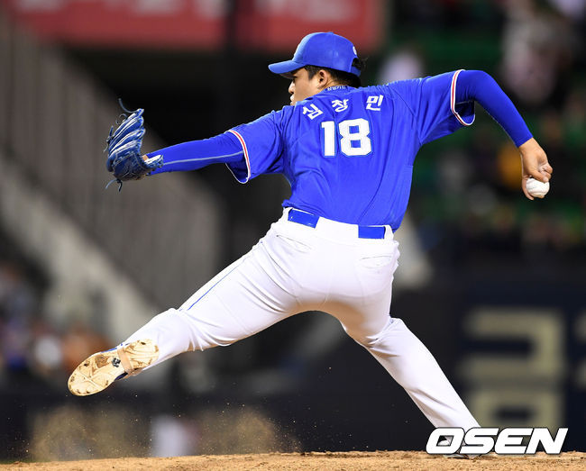 삼성 심창민이 역투하고 있다./sunday@osen.co.kr