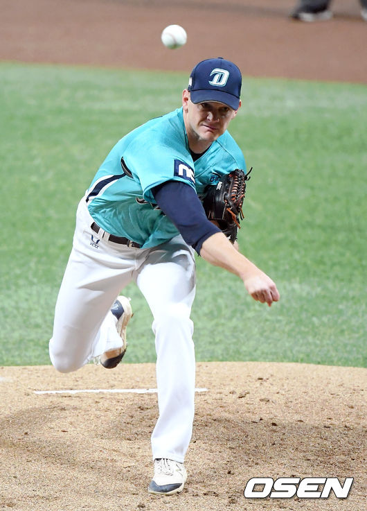 16일 오후 서울 고척스카이돔에서 ‘2020 신한은행 SOL KBO리그’ 키움 히어로즈와 NC 다이노스의 경기가 열렸다.1회말 마운드에 오른 NC 선발 루친스키가 공을 뿌리고 있다. /cej@osen.co.kr