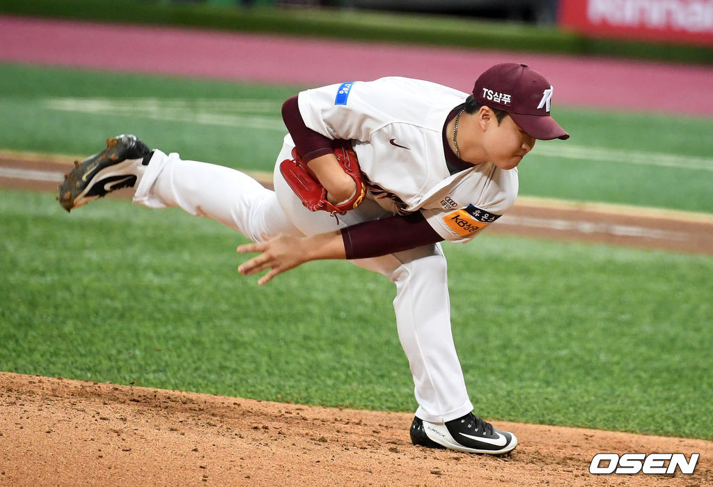 키움 김재웅이 역투하고 있다. /jpnews@osen.co.kr