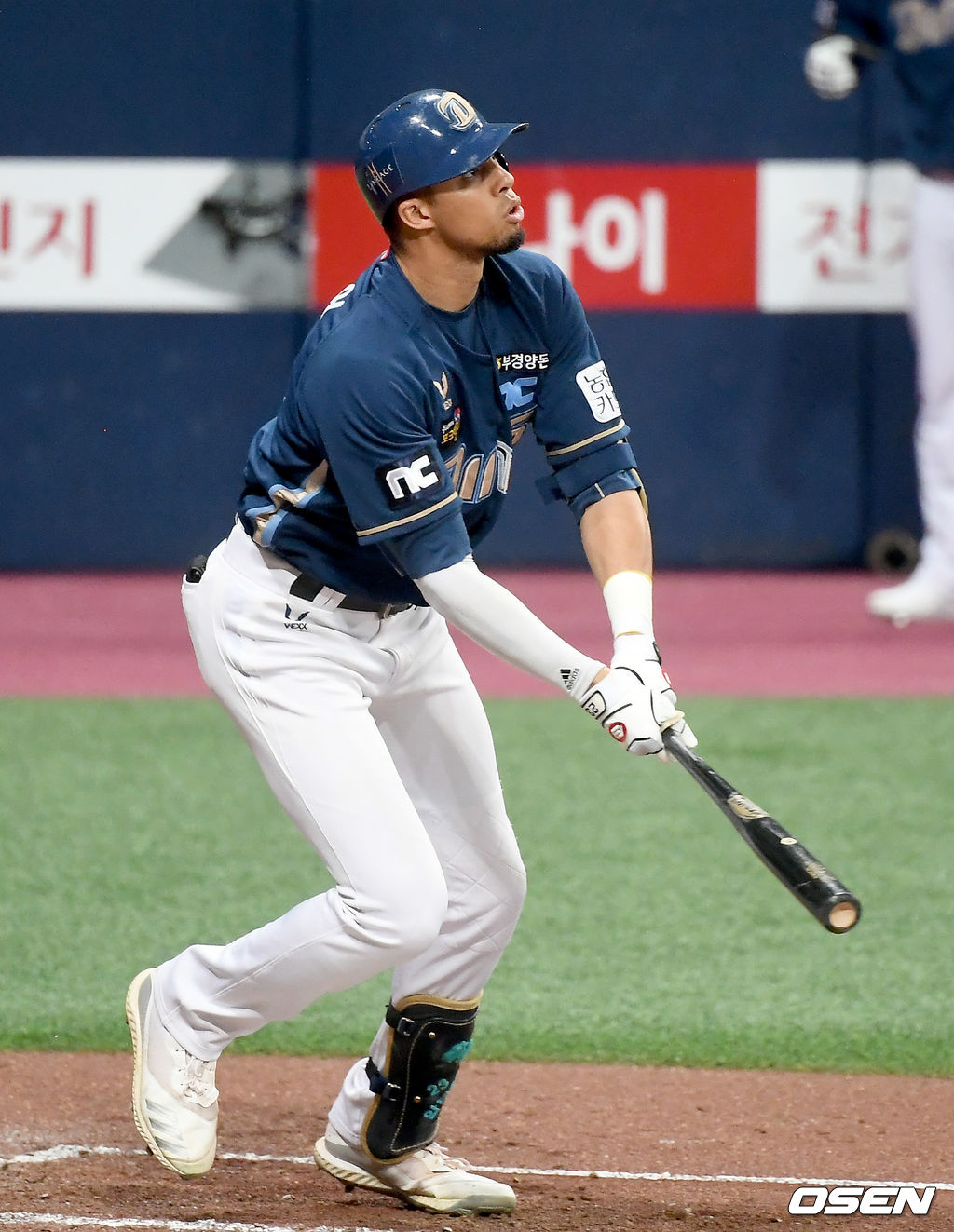 1일 서울 고척스카이돔에서 ‘2020 신한은행 SOL KBO리그’ 키움 히어로즈와 NC 다이노스의 경기가 열렸다.3회초 무사 1루 NC 알테어가 선취 2점 홈런을 날리고 있다./ksl0919@osen.co.kr