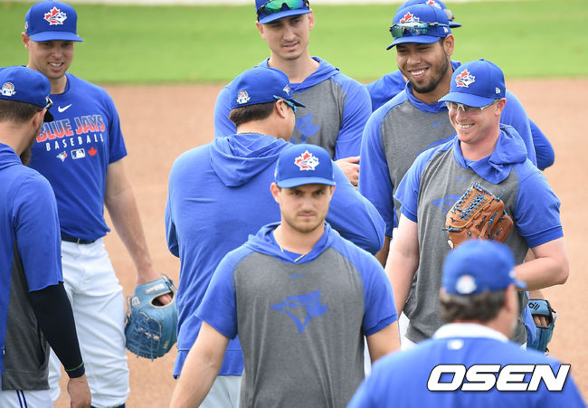 류현진이 손튼, 윌머 폰트와 이야기 나누고 있다./  soul1014@osen.co.kr