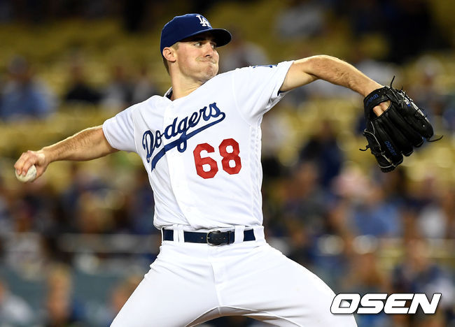 다저스 선발 로스 스트리플링이 힘차게 공을 뿌리고 있다. /dreamer@osen.co.kr
