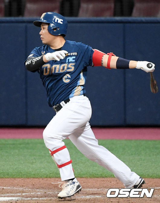 7회초 1사 NC 양의지가 우익수 앞 안타를 때리고 있다./rumi@osen.co.kr