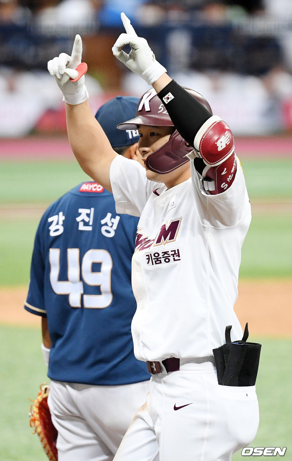 4회말 2사 주자 1, 2루에서 키움 김하성이 좌중간 1타점 적시타를 날린 후 1루에서 기뻐하고 있다. /rumi@osen.co.kr