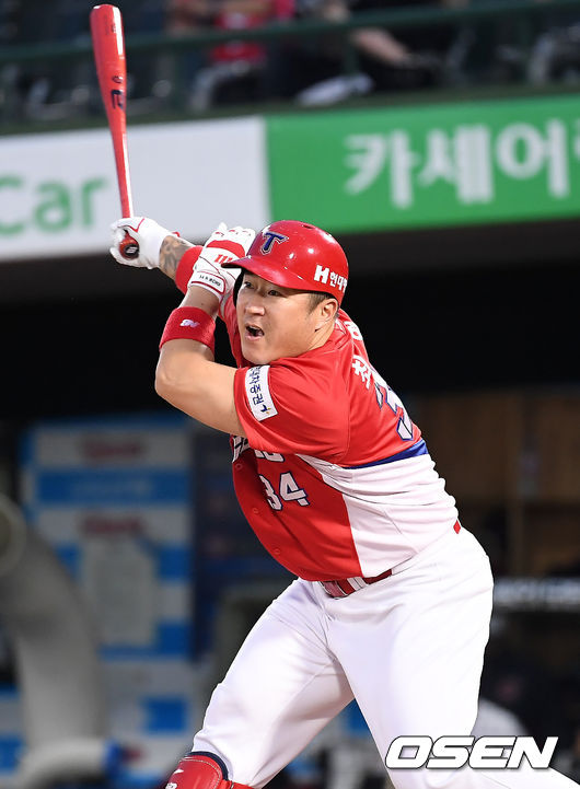 3회초 2사 KIA 최형우가 내야 안타를 때려내고 있다. /youngrae@osen.co.kr