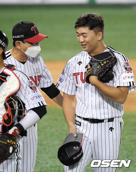 경기를 마치고 LG 고우석이 기뻐하고 있다./ rumi@osen.co.kr