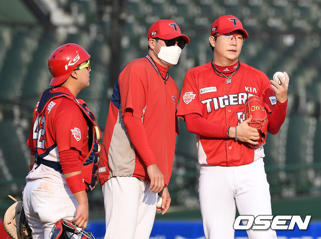 7회말 무사 만루 KIA 양현종이 강판되고 있다. /youngrae@osen.co.kr