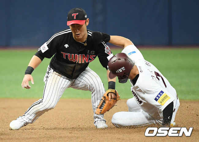 7회말 1사 1,3루 키움 1루주자 김하성이 2루 도루에 성공하고 있다. LG 2루수는 정주현. /cej@osen.co.kr