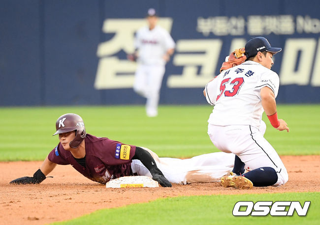 3회초 1사 주자 1루 키움 러셀 타석에서 1루 주자 김하성이 2루 도루에 성공하고 있다./ rumi@osen.co.kr