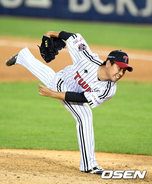 8회초 2사 2루에서 LG 성재헌이 마운드에 올라 역투하고 있다./jpnews@osen.co.kr