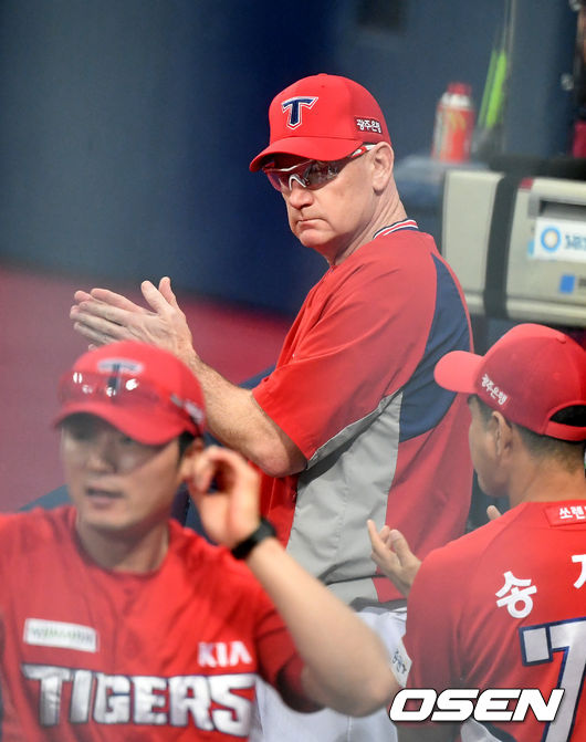 KIA 윌리엄스 감독이 박수를 치고 있다. /jpnews@osen.co.kr