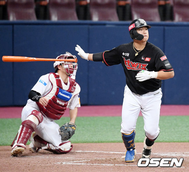 3회초 1사 주자 1,2루 KT 강백호가 우중월 스리런 홈런을 날리고 있다. /rumi@osen.co.kr