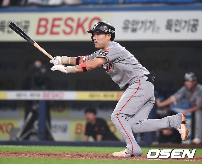 한화 이용규가 안타를 때려내고 있다. /youngrae@osen.co.kr