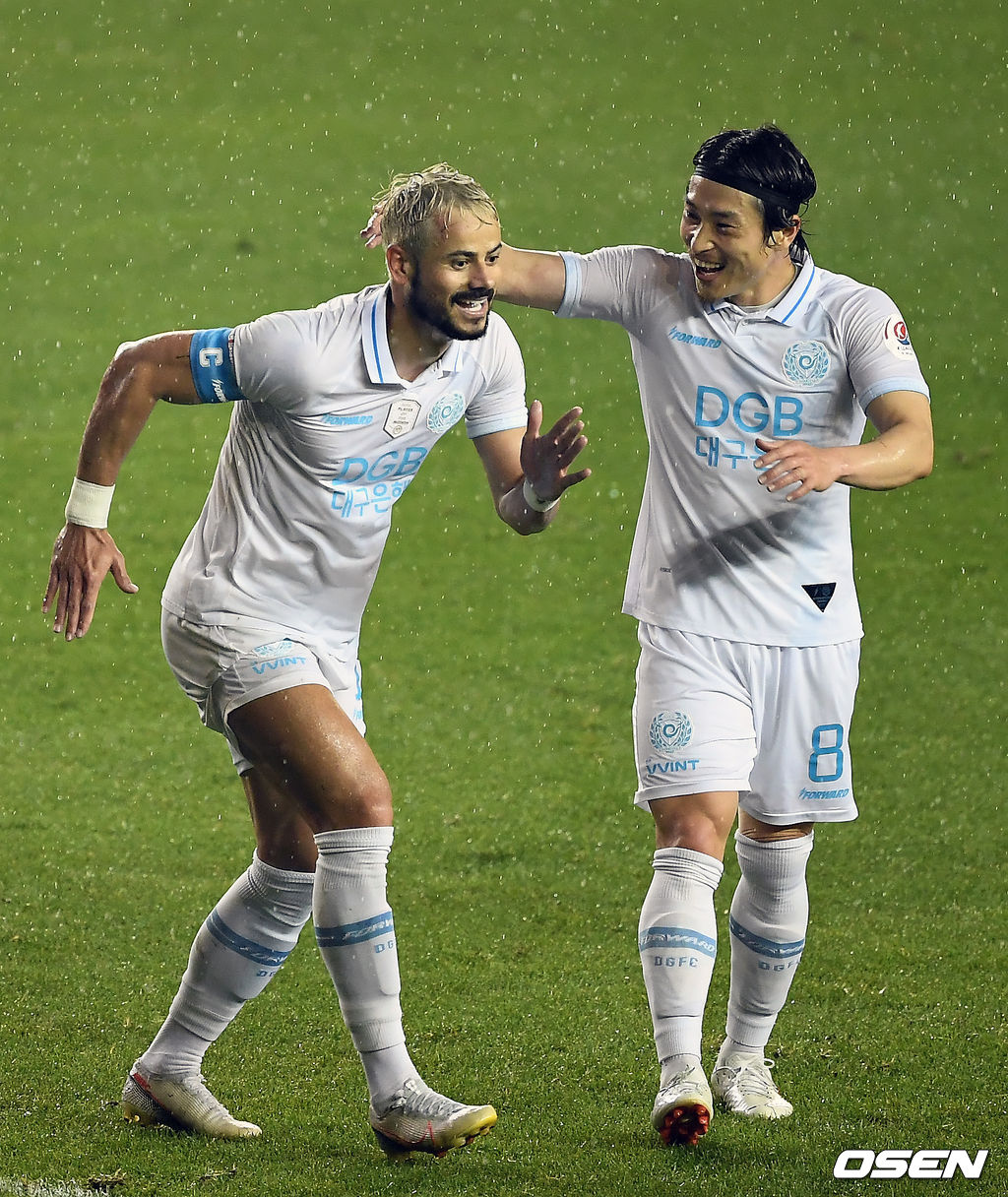 5일 오후 포항스틸야드에서 '2020 하나원큐 K리그1' 포항 스틸러스와 대구FC의 경기가 열렸다.전반 대구 세징야가 추가골을 넣은 뒤 세레머니를 하고 있다. /youngrae@osen.co.kr