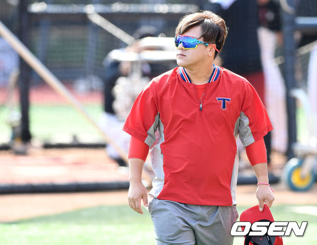 경기를 앞두고 KIA 김선빈이 그라운드를 걷고 있다. / dreamer@osen.co.kr