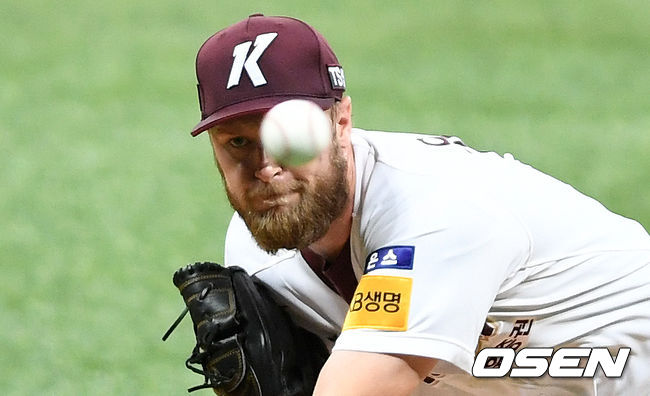 1회초 무사에서 키움 선발투수 요키시가 역투하고 있다. /sunday@osen.co.kr