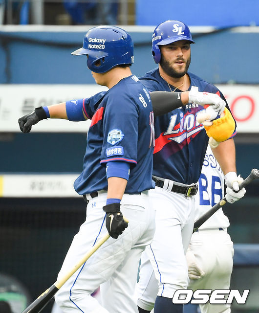 6일 오후 대구라이온즈파크에서 KBO리그 삼성 라이온즈와 NC 다이노스의 경기가 진행됐다.5회말 2사 1루 삼성 팔카가 2점 홈런을 날리고 이원석과 하이파이브를 하고 있다. / soul1014@osen.co.kr