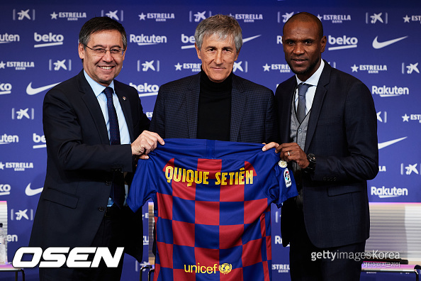 메시와 관계가 불편한 바르토메우 회장(좌)