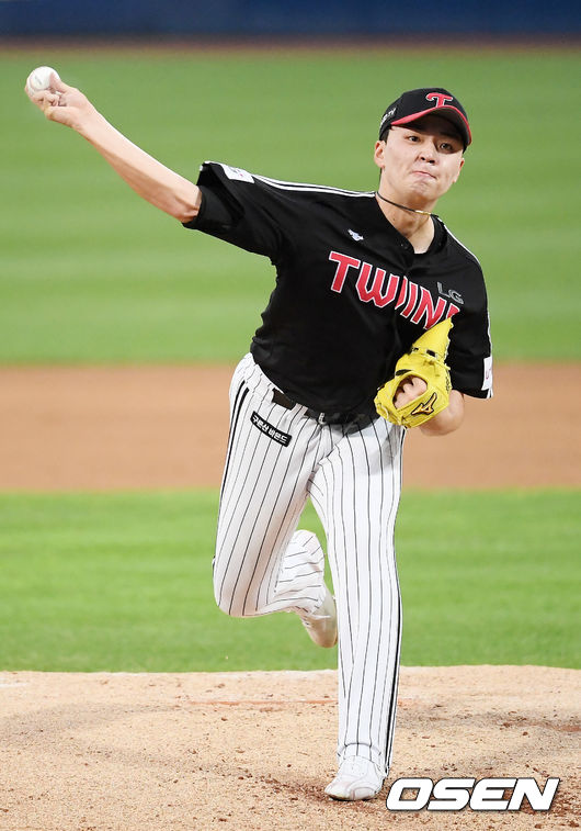 LG 선발 이민호가 마운드 위에서 힘차게 공을 뿌리고 있다. / rumi@osen.co.kr